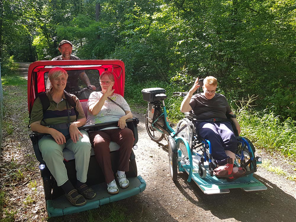 Als PilotIn für Fahrradrikscha ERika oder Rollirad Billie unvergessliche Momente schenken!